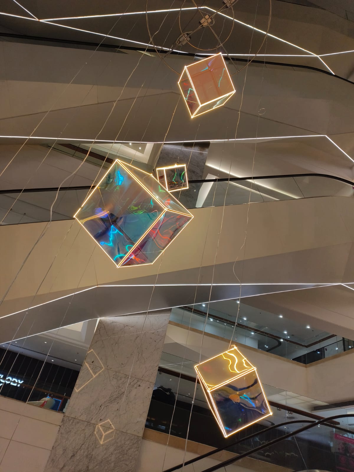 Светодиодные кубы и контурная подсветка: как создать эффектный световой дизайн